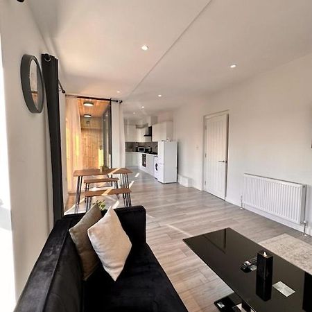 Stratford Apartment With Balcony Лондон Экстерьер фото