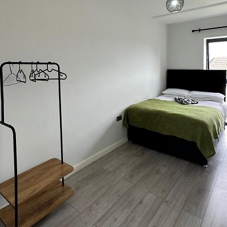 Stratford Apartment With Balcony Лондон Экстерьер фото