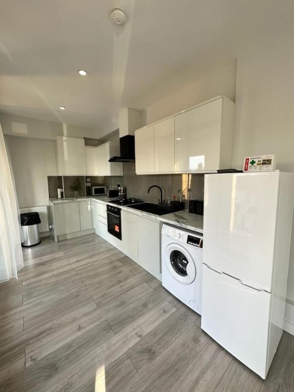Stratford Apartment With Balcony Лондон Экстерьер фото