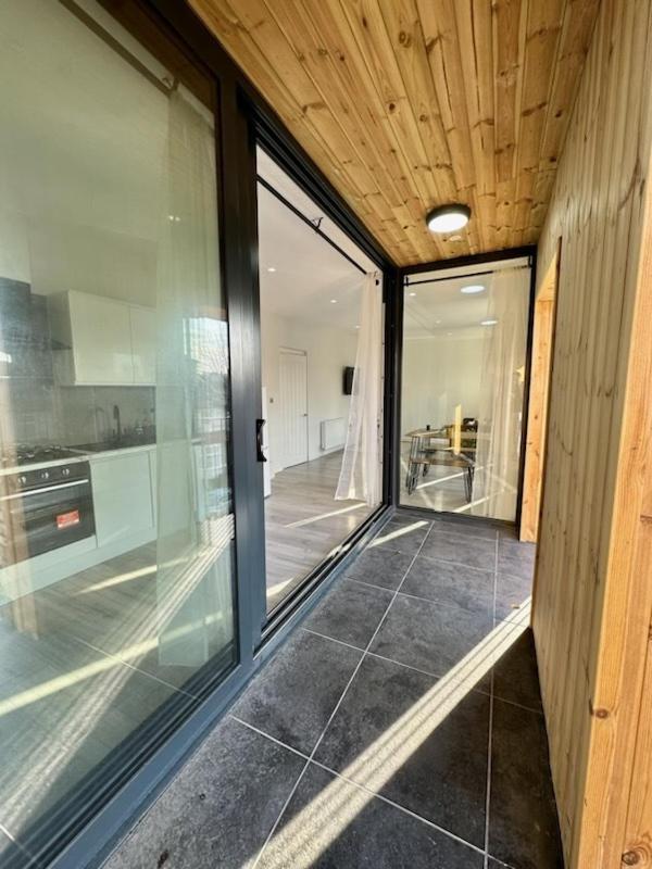 Stratford Apartment With Balcony Лондон Экстерьер фото